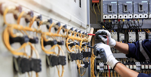 Professional Electrician technician working in Calhoun City, MS